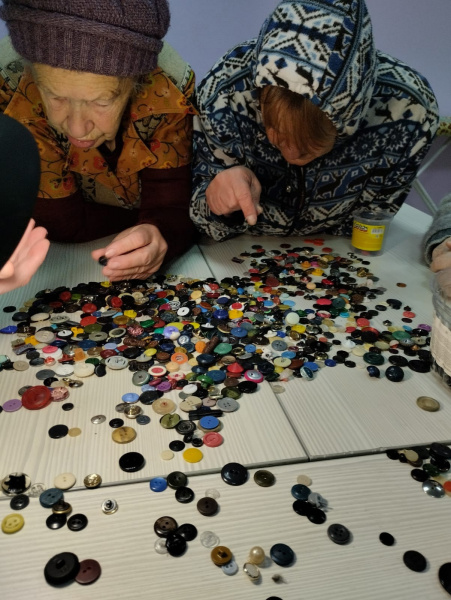 253